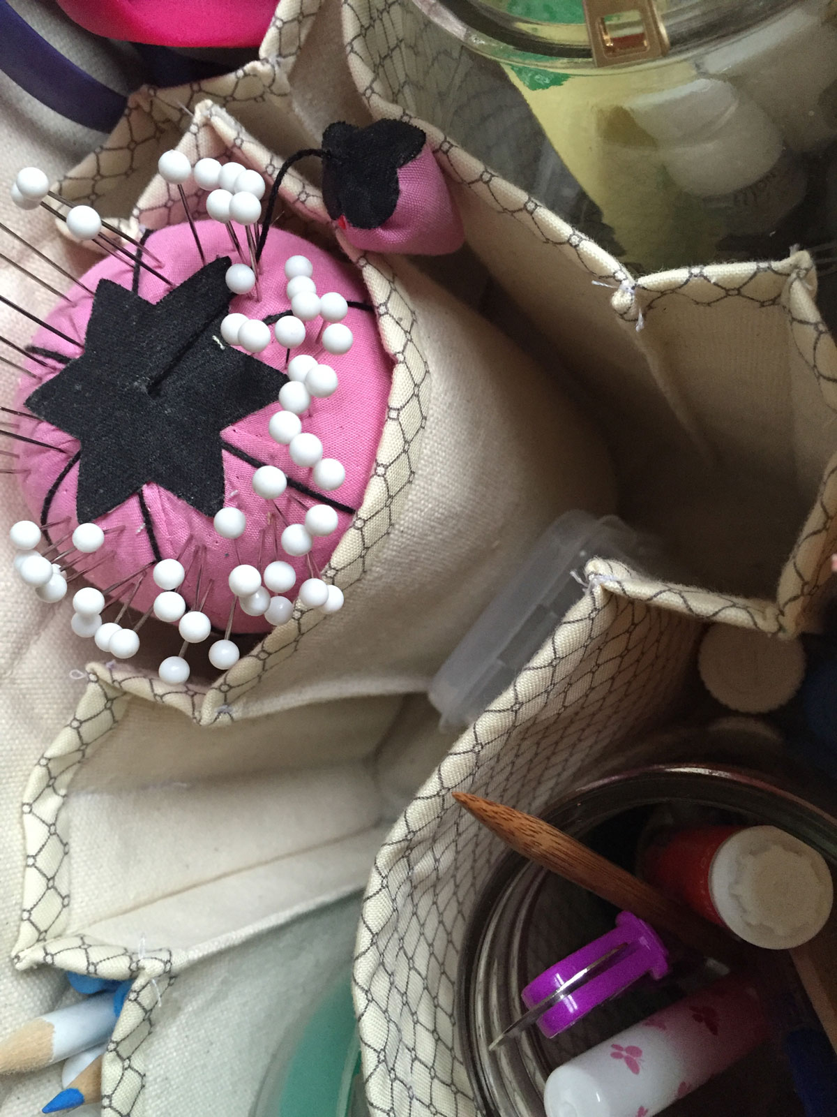 inside-sewing-caddy-pockets
