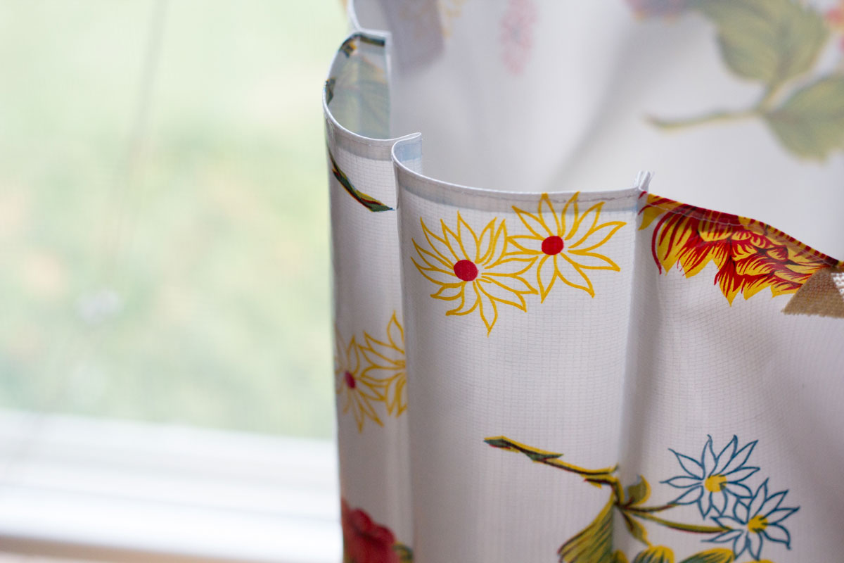 creased sides of reusable grocery bag